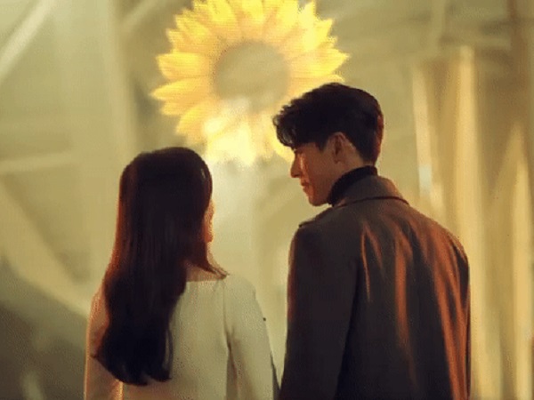 Giữa nghi vấn mang thai, Son Ye Jin xuất hiện bên Hyun Bin nhưng nhất quyết che vóc dáng?