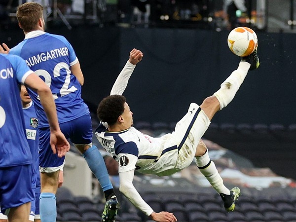 Alli lập siêu phẩm xe đạp chổng ngược, HLV Mourinho lập tức đổi thái độ