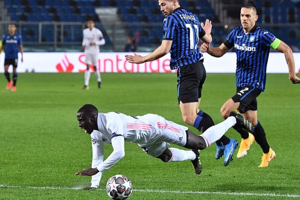 HLV Atalanta: Trọng tài đã hủy hoại trận đấu khi thiên vị Real Madrid