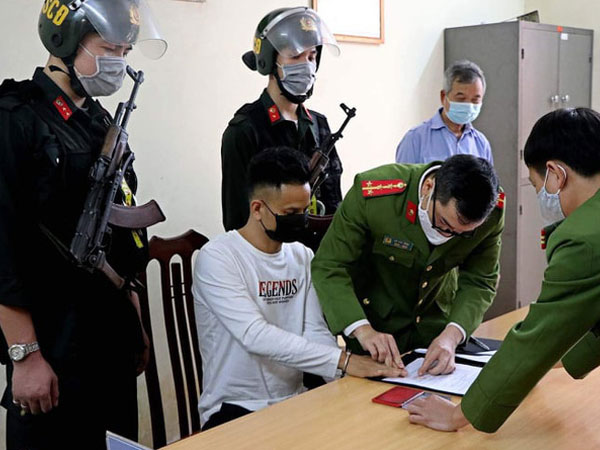 Di lý nghi phạm gây thảm án 8 người thương vong từ bệnh viện về trại tạm giam