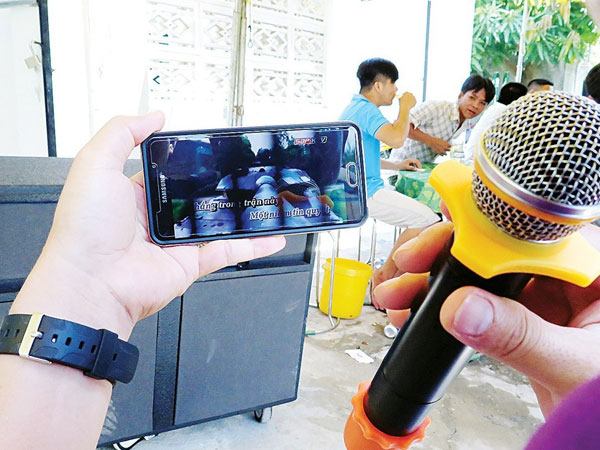Chủ tịch TP HCM yêu cầu xử lý karaoke tra tấn