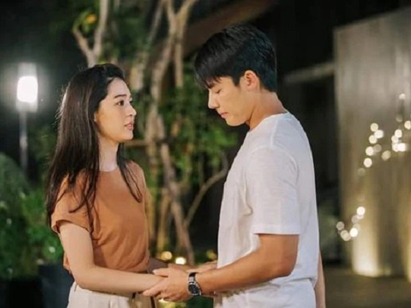 Đang định đưa đơn ly hôn cho vợ thì tiếng nói non nớt giữa đêm khuya khiến người chồng phải 'run rẩy', lập tức âm thầm xé đơn