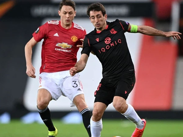 Man United át vía 'thánh đá penalty'; Arsenal giành vé bằng màn lội ngược dòng nghẹt thở