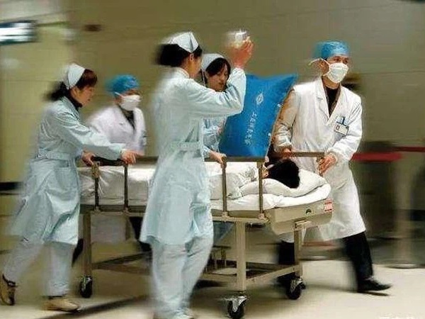 Người đàn ông 33 tuổi đột tử do nhồi máu não, bác sĩ cảnh báo 2 việc không làm sau bữa ăn