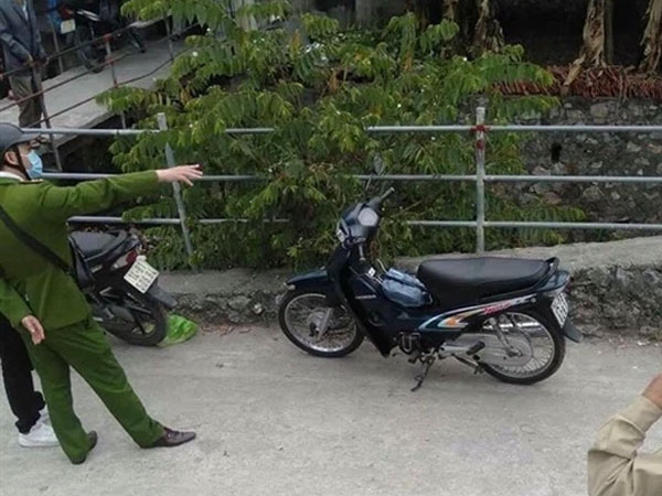 Phát hiện thi thể bé sơ sinh còn nguyên dây rốn dưới mương nước thải ở Quảng Ninh