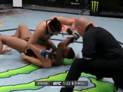 Đả nữ UFC ra mắt ấn tượng, dội 'mưa đòn' vào mặt đối thủ