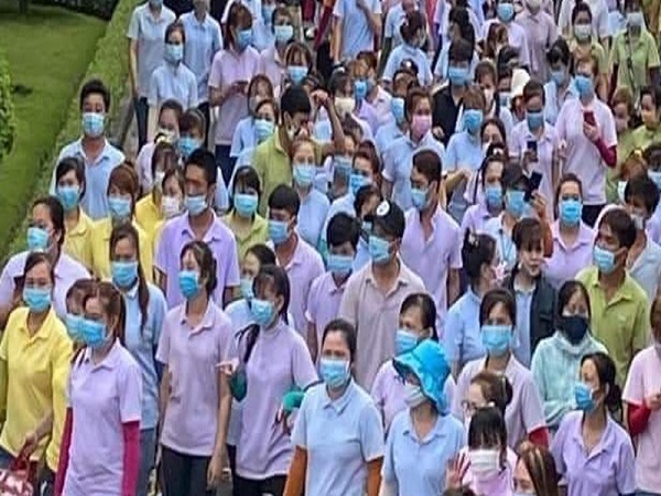Công ty tăng lương nhưng 8.200 công nhân vẫn ngừng việc