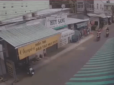 Clip: Thanh niên giật đồ nhưng mất lái ngã nhào ra đường, cái kết sấp mặt khiến nhiều người xôn xao
