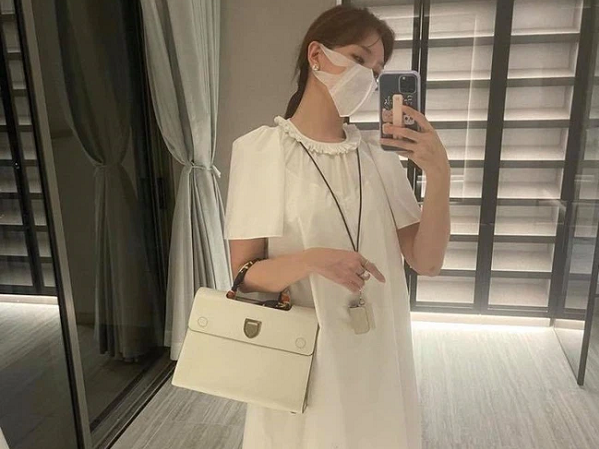 Hari Won diện váy rộng thùng thình che vòng 2 giữa tin đồn mang thai