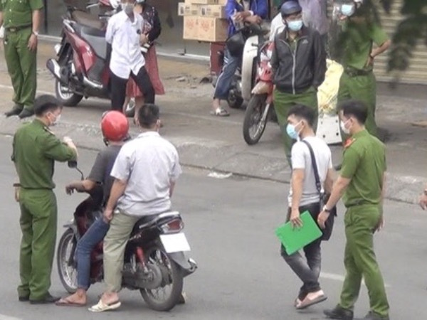 CLIP: Thực nghiệm hiện trường vụ cướp giật khiến 2 người thiệt mạng ở quận Tân Phú
