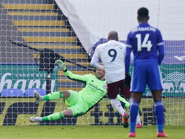 Willian tỏa sáng, Arsenal ngược dòng hạ đẹp Leicester