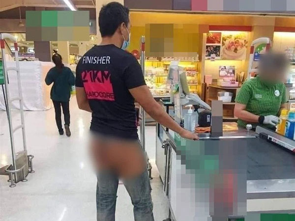 Mặc quần rách toang cả chỗ nhạy cảm vào siêu thị, người đàn ông khiên sdân tình 'tái mặt'