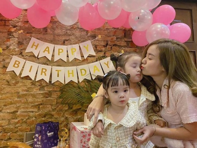 Vợ cũ Hoài Lâm khiến fan xót xa khi chia sẻ áp lực làm mẹ đơn thân