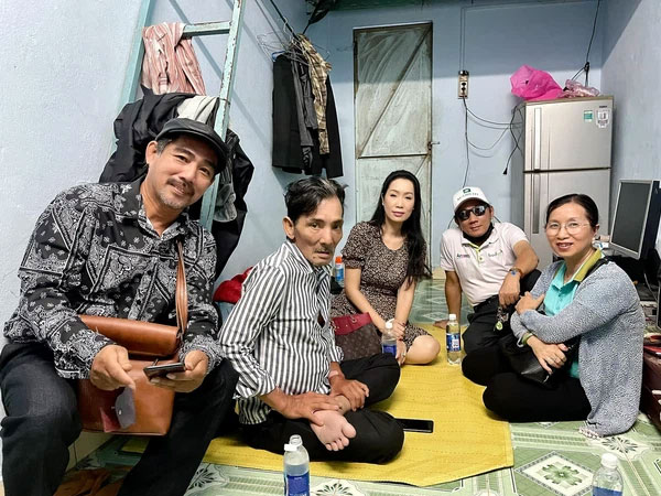 NS Thương Tín đã xuất viện sau 3 ngày đột quỵ, hình ảnh căn phòng trọ vỏn vẹn 20m2 tá túc cùng vợ gây xót xa