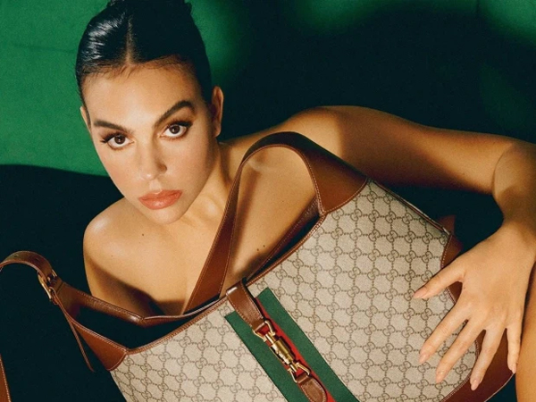 Top 10 nàng WAGs giàu có nhất thế giới bóng đá: Bạn gái Ronaldo phất lên nhanh chóng nhưng vẫn kém xa cái tên dẫn đầu