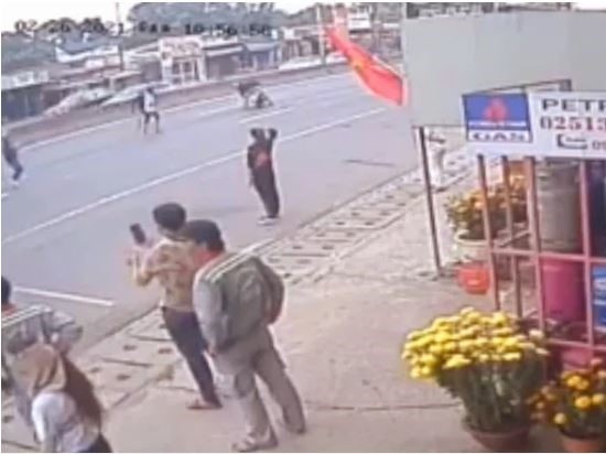 Giám đốc người Hàn Quốc nói gì khi làm rơi 59 triệu đồng, người đi đường 'hôi của' ở Đồng Nai?