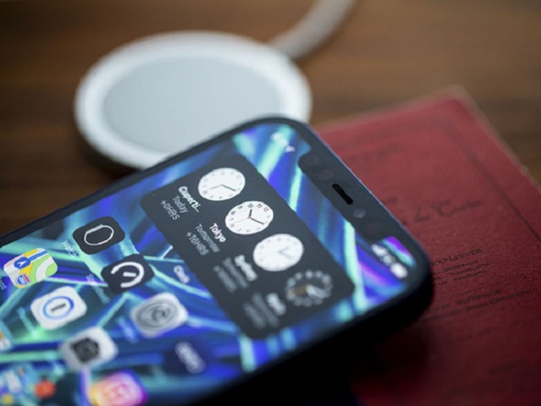 iPhone 13 sẽ có rãnh tai thỏ nhỏ hơn, iPhone 14 màn hình đục lỗ, iPhone 15 thiết kế toàn màn hình