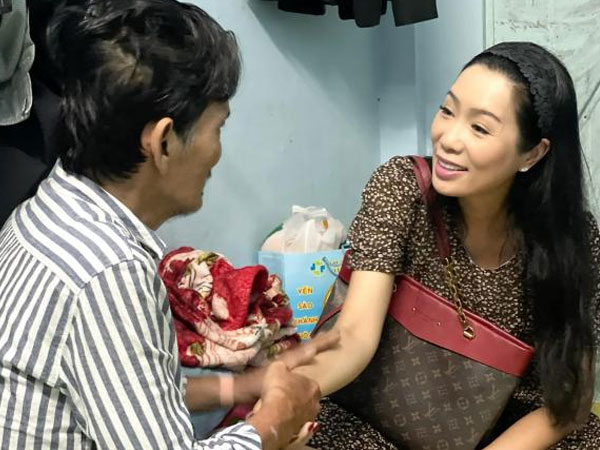 Trịnh Kim Chi công khai số tiền ủng hộ NS Thương Tín lên đến hơn 400 triệu đồng, chính thức đóng tài khoản và chuyển giao cho gia đình