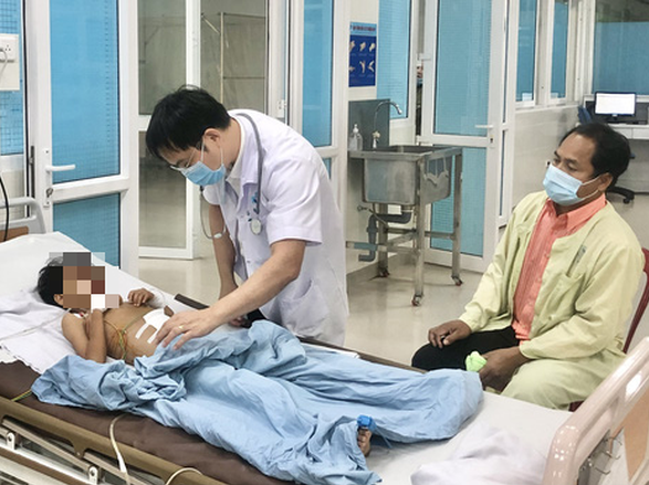 Cứu sống một bệnh nhân mắc hội chứng lạ Pica, ăn đầy 'giẻ rách' trong bụng