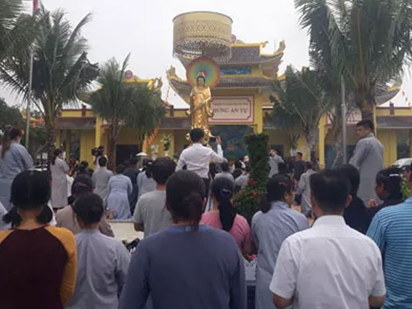 Dân địa phương kể chuyện khám, trị bệnh của ông Võ Hoàng Yên ở chùa