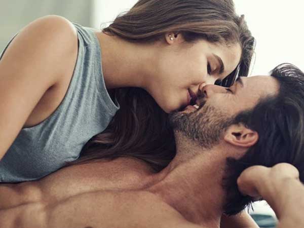 Quan hệ tình dục buổi sáng hay buổi tối tốt hơn?
