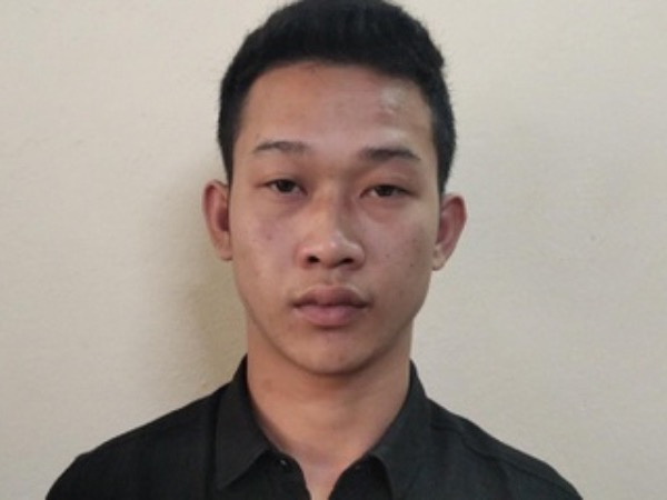 Nam thanh niên 'thông chốt' không thành, quay ra đánh cảnh sát cơ động
