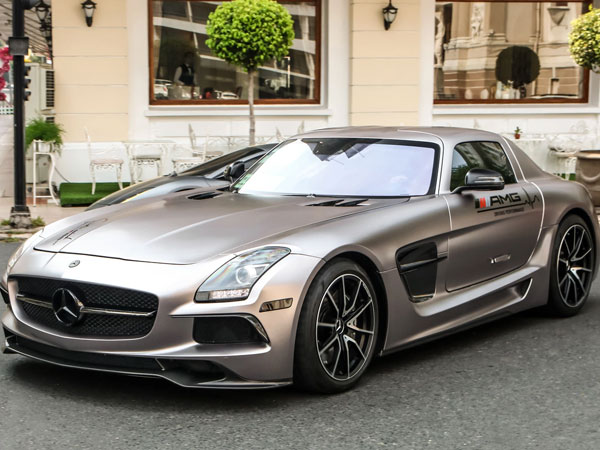 Cận cảnh siêu xe cánh chim Mercedes-AMG SLS vừa về Việt Nam, bộ tem Sport mind gây tranh cãi