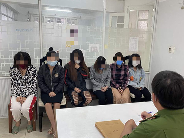 Chủ nhóm Facebook 'tập đoàn phò' lĩnh 12 năm tù