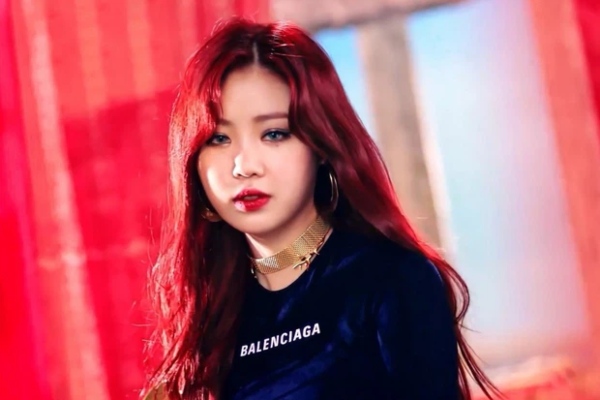Soojin ((G)I-DLE) chính thức bị dừng hoạt động nhưng CUBE vẫn một mực bảo vệ, netizen lại muốn đuổi cô rời nhóm luôn đi!