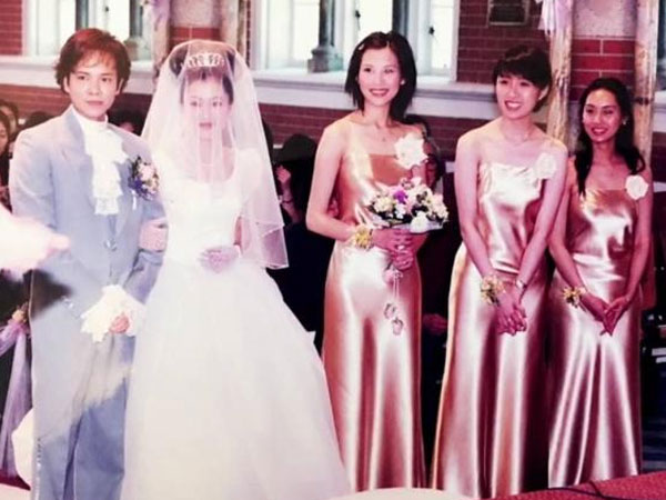'Nàng Chúc Anh Đài' chia sẻ ảnh hiếm nhân dịp kỷ niệm 21 năm ngày cưới, để lộ dàn phù dâu nức tiếng Hong Kong
