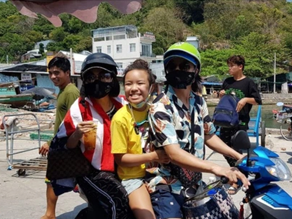 Gia đình NS Việt Hương lái xe máy đi phượt nhưng gây tranh cãi vì 1 chi tiết, chính chủ phải lên tiếng ngay và luôn