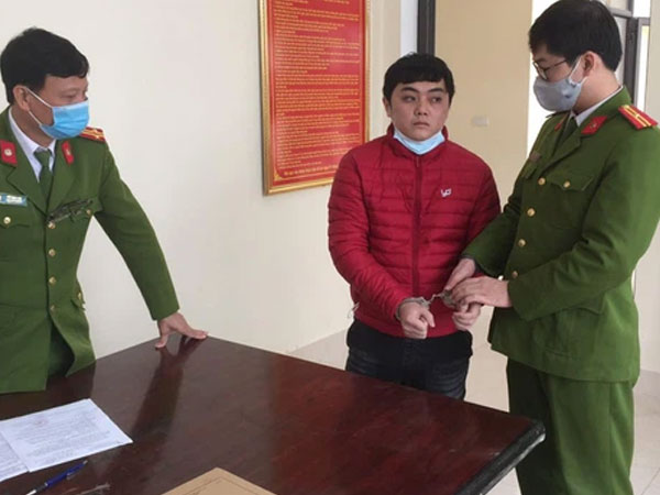 Y tá bệnh viện tỉnh làm giả giấy tờ ô tô lừa đảo chiếm đoạt tài sản