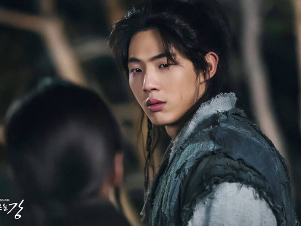 Hậu scandal đánh bạn, tình dục bừa bãi, nam diễn viên Ji Soo nhập ngũ