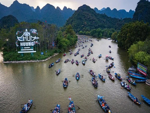 Hà Nội xem xét mở cửa trở lại chùa Hương và các di tích, cơ sở tôn giáo