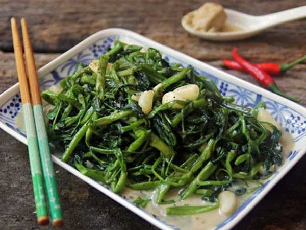 Rau muống là 'vị thuốc dân dã' của Đông y nhưng có người càng ăn lại càng hại sức khỏe, đặc biệt là 6 nhóm người này