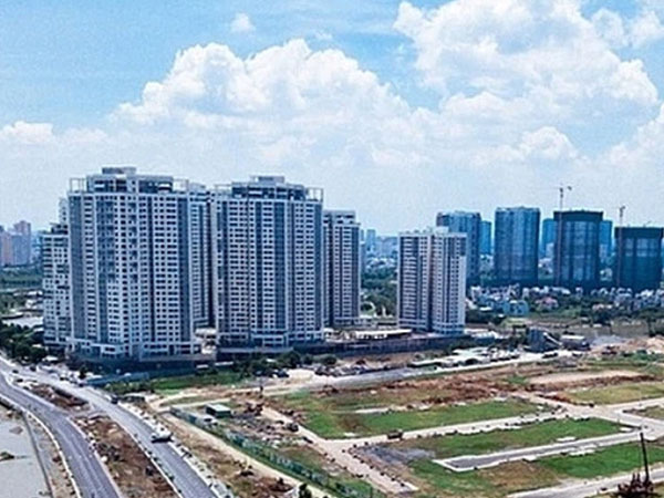 Bất động sản Tp.HCM: Vì sao giá tăng nhưng vẫn cần... giải cứu?
