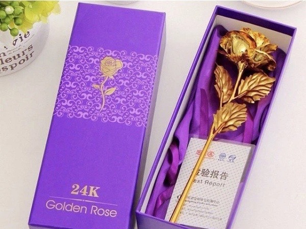 Xuất hiện hoa hồng 'mạ vàng' giá chỉ 10.000 đồng/bông