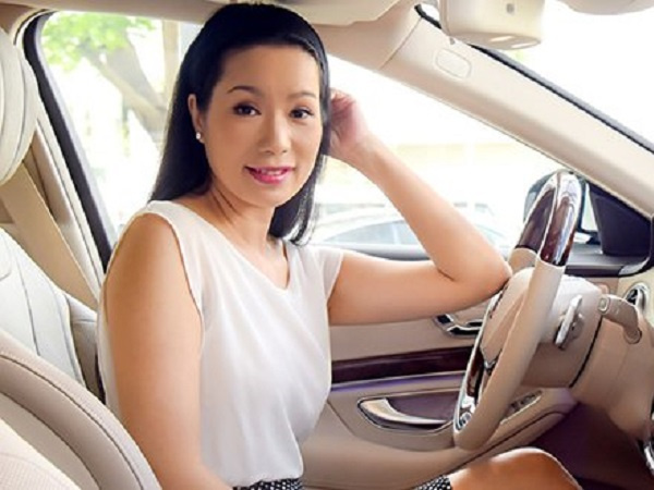Bóc giá xế hộp Á hậu Trịnh Kim Chi được chồng tặng