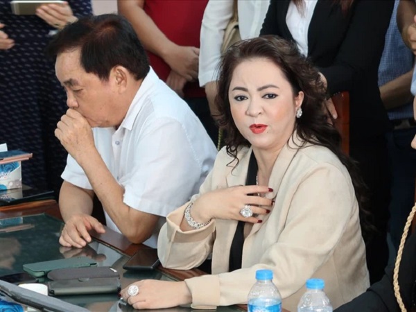 Uất ức tố cáo bị 'thầy' lừa đảo hơn 135 tỷ, nguyên nhân nào khiến vợ chồng ông Dũng 'lò vôi' từng đặt niềm tin, thậm chí cho con mình làm con nuôi ông Võ Hoàng Yên?