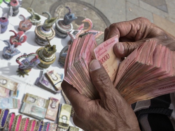 Lạm phát leo thang phi mã tại Venezuela