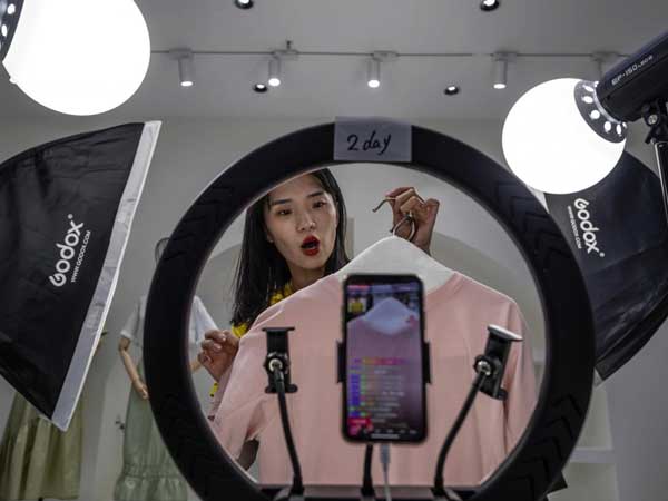 Livestream bán hàng và những bí mật 'gian lận' chỉ người trong giới mới biết