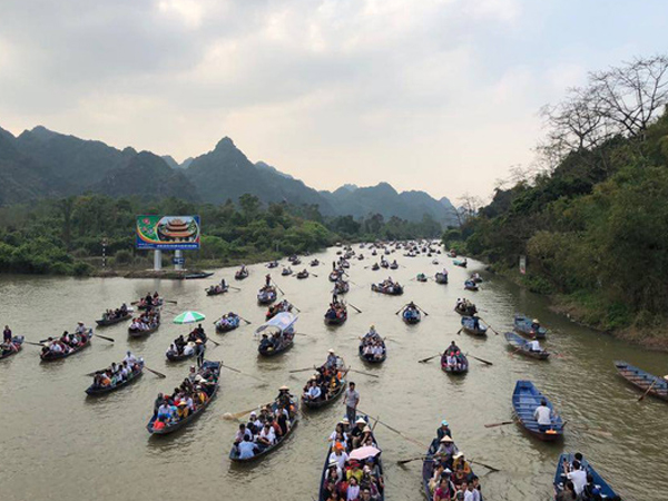 Từ ngày 13/3, chùa Hương chính thức mở cửa đón khách