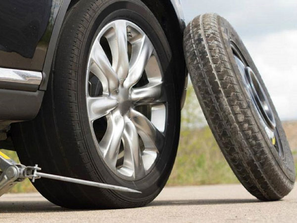 Lốp dự phòng nhỏ hơn lốp chính, vì sao?