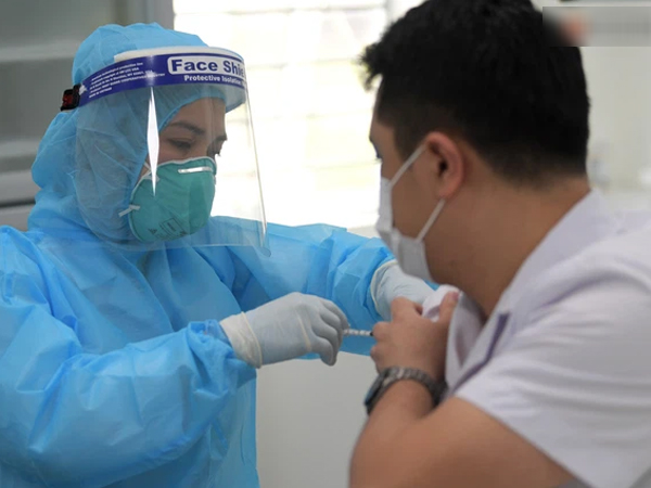Trong ngày đầu, đã có 377 người được tiêm vaccine phòng Covid-19, chưa ghi nhận phản ứng sau tiêm