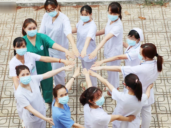Chuyện các nữ y bác sĩ tuyến đầu 2 năm đón 8/3 tại BV Dã chiến Củ Chi: Chỉ mong nơi này bị giải thể, ngày đó sẽ là ngày vui nhất!