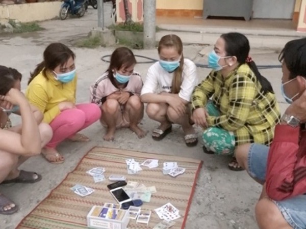 Phát hiện 7 đối tượng đánh bài ăn tiền ở An Giang