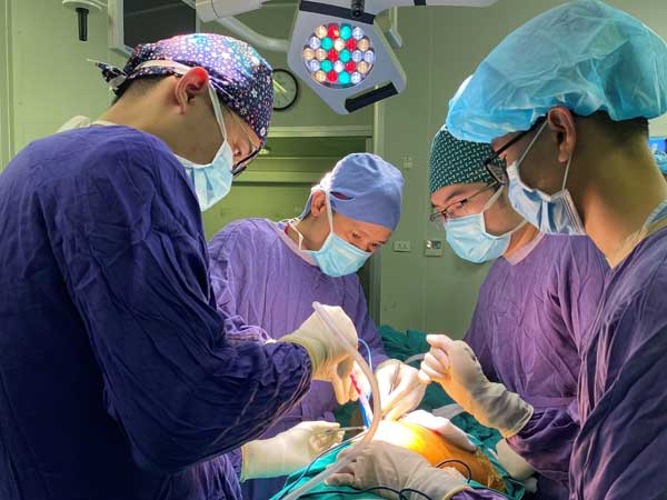 Uống rượu lâu năm, người đàn ông mất vận động 2 chân sau cú ngã nhẹ