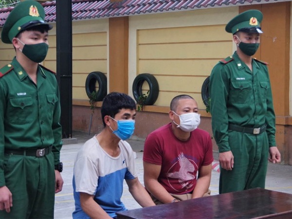 Khởi tố 2 đối tượng chở 5 người vượt biên với giá 4 triệu đồng