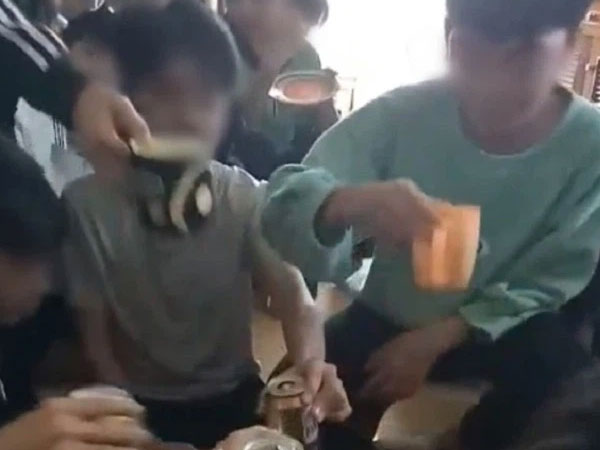Cô giáo cổ vũ học sinh uống bia và quay clip khiến dân mạng dậy sóng livestream lên tiếng về sự việc