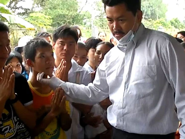 Thêm clip người phụ nữ tố Võ Hoàng Yên chữa bệnh 'không có tình người', không tiền khỏi chữa, chữa rồi thì 'ban đầu có nghe xa xa, giờ điếc thêm'!